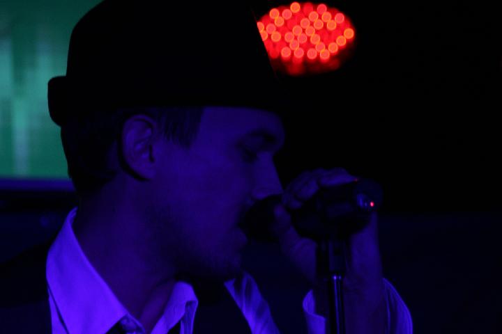 2008-11-28 M3_live at replugged 017.jpg